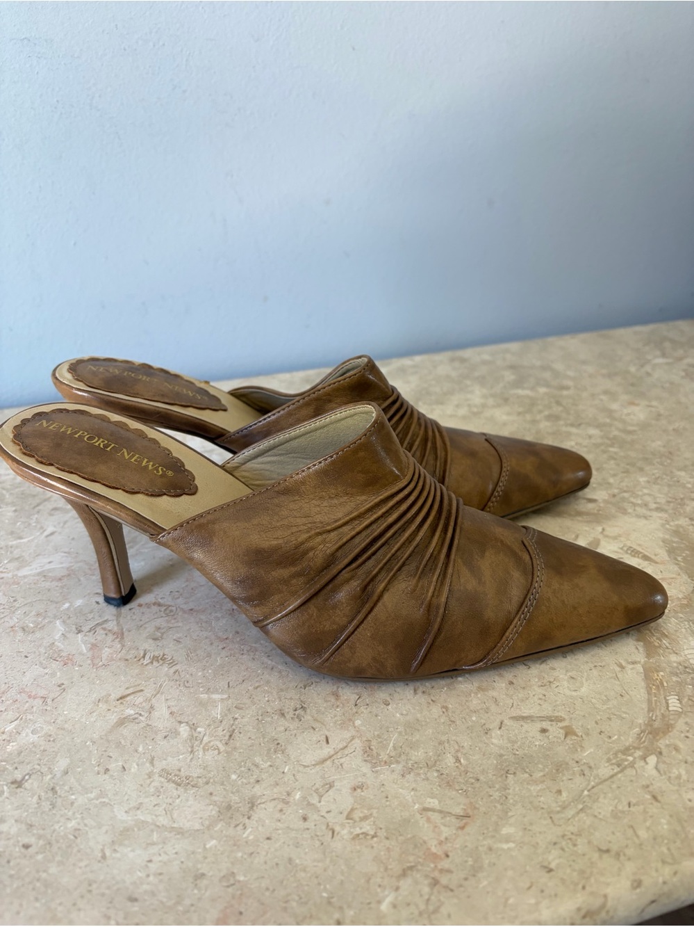 Y2K Newport News Kitten Heel Mules Women’s Size 7.5 Tan Faux Leather Slip On